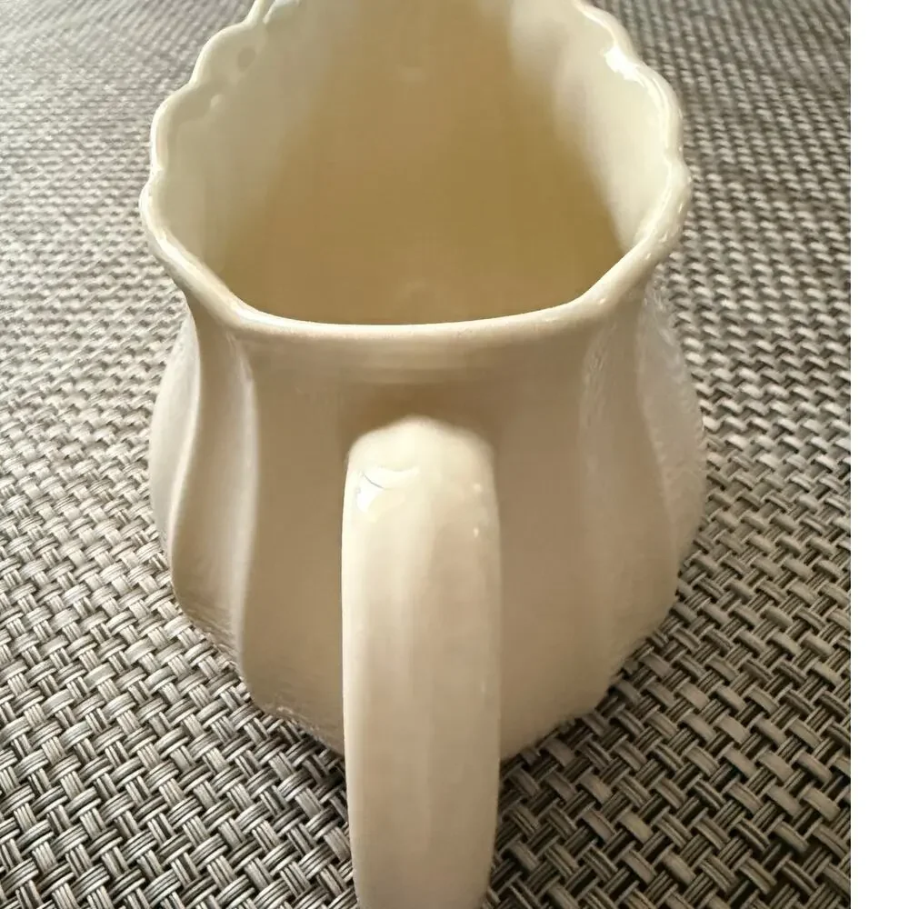 LENOX Casual Elegance Chinastone Stoneware Gravy Boat Ivory *DISCONTINUED*
